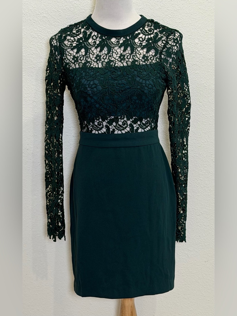 *Flaw* NEW Romeo + Juliet Couture Lace Sheath Dress Medium Green Long Sleeve